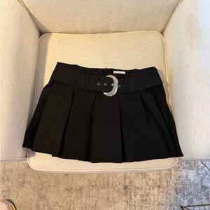 superdown Black Pleated Mini Skirt with Crescent Buckle